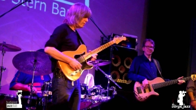 MIKE STERN Band feat.DENNIS CHAMBERS Casa del Jazz