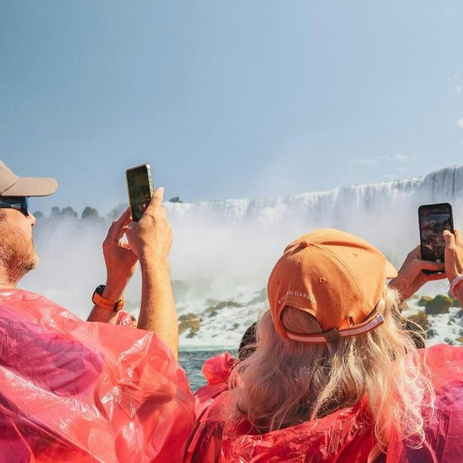 Immagine cover di Cascate del Niagara (CA): Tour in barca + Viaggio dietro le cascate + Tour a piedi guidato