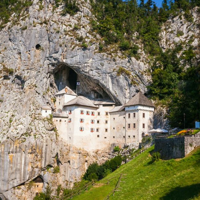 Immagine cover di Lago di Bled, Grotte di Postumia e Castel Lueghi: Tour in Giornata da Lubiana