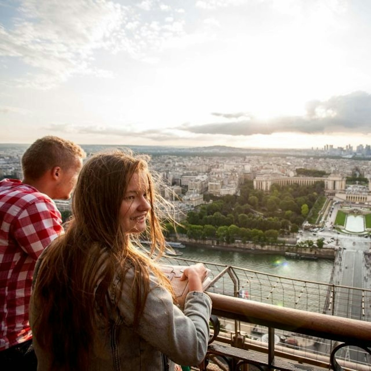 Immagine cover di Torre Eiffel: Ingresso riservato + Accesso all&#039;ascensore del 2° piano con Host