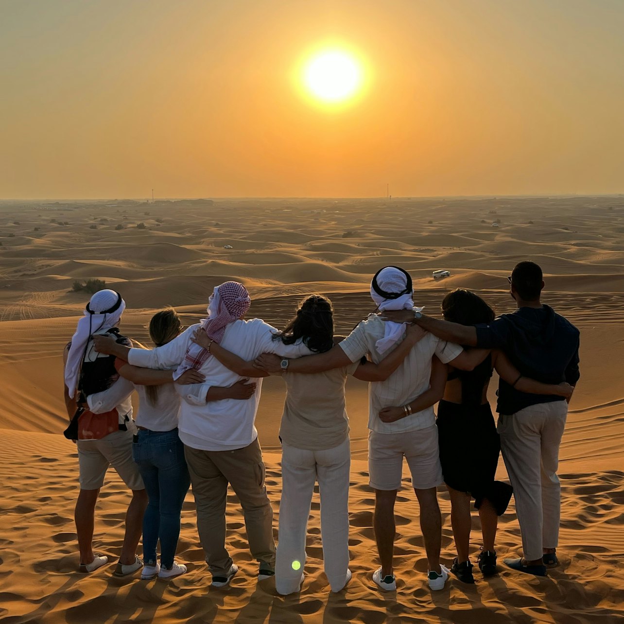 Immagine cover di Safari serale nel deserto di Dubai: Sandboarding, giro in cammello e cena con barbecue