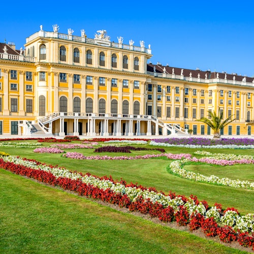 Immagine principale di Castello e giardini di Schönbrunn: Tour guidato con ingresso Skip The Line